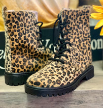 Load image into Gallery viewer, Leopard Print Lace Up Boots
